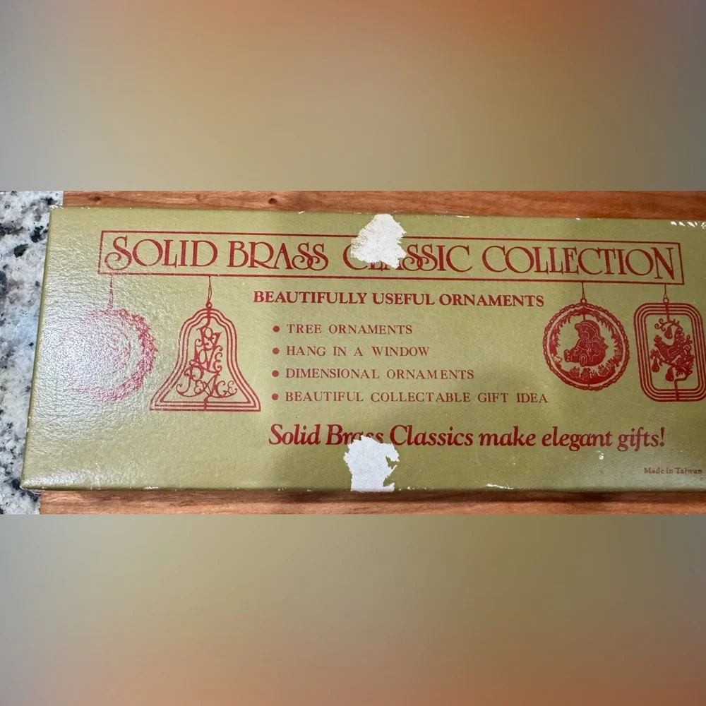 Solid Brads Holiday Ornament Set‎